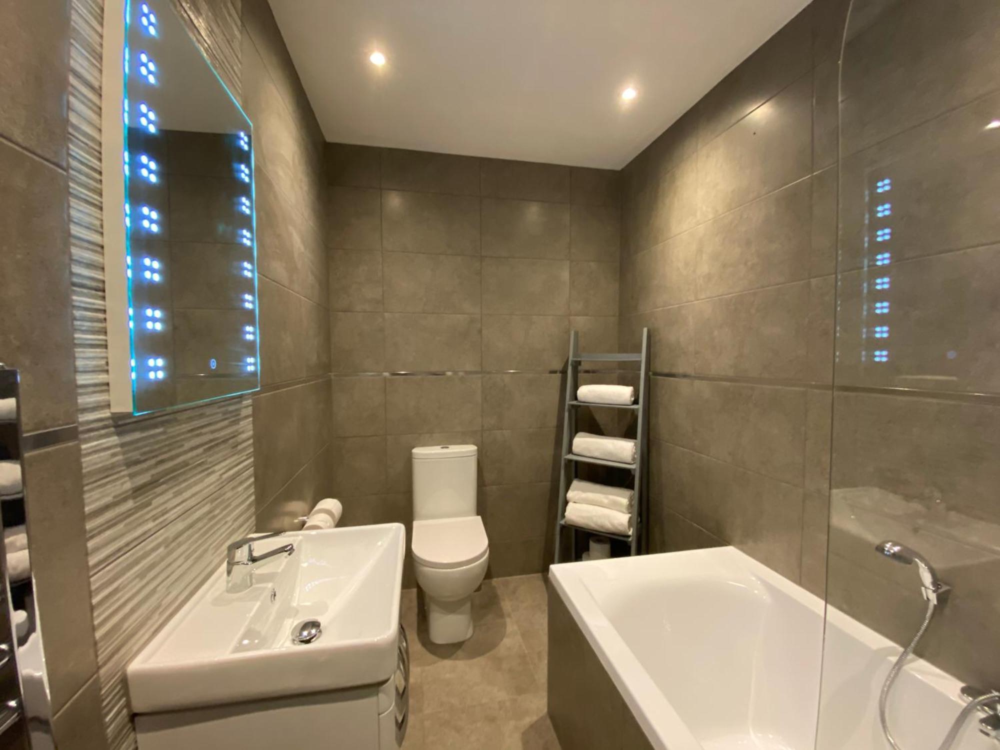 Eden Escapes Serviced Apartments มอร์คัมบ์ ภายนอก รูปภาพ